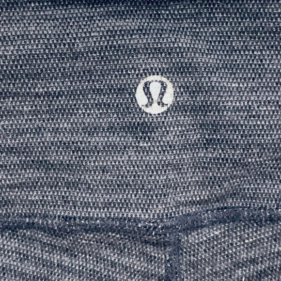 Lululemon black textured crop wunder under Pants 6 - Picture 3 of 4